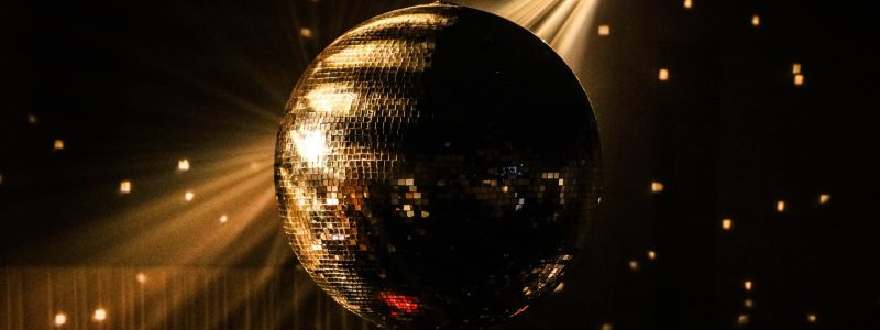 honey-fangs-0fc0ffWRNsU-unsplash